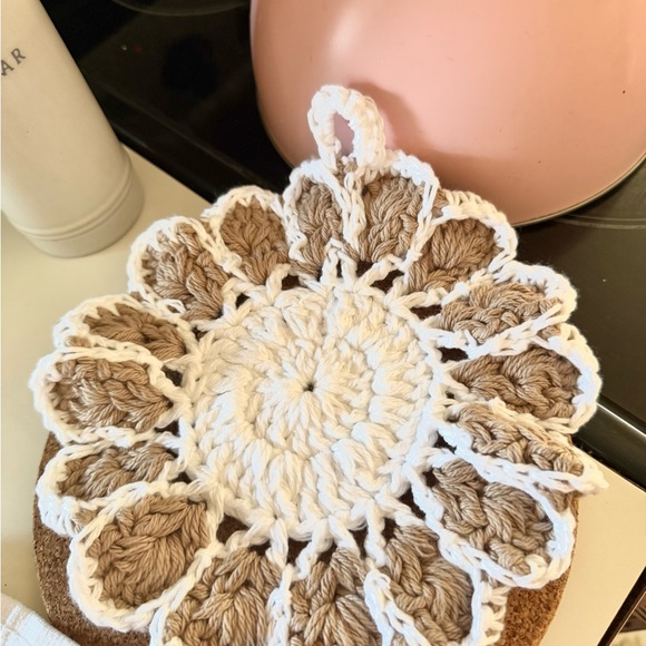 Handmade 100% Cotton Crochet Pot Holders Set of 2 – 7x7 Floral Kitchen - Picture 4 of 7